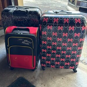 1 Mickey Full size suit case 1 Minnie Full size suit case 1 Mickey mouse SET